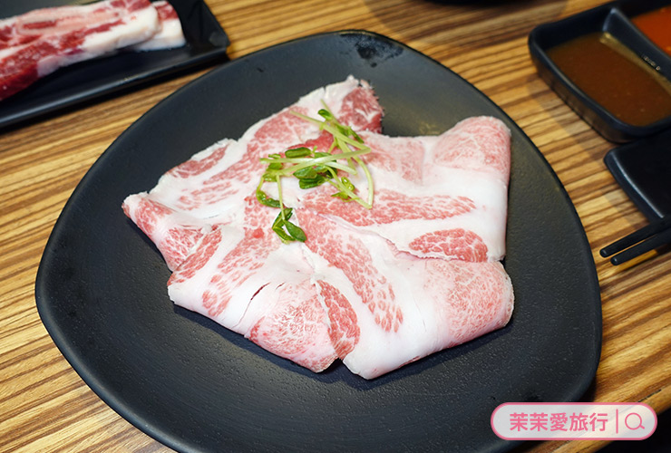 燒肉火鍋吃到飽｜一燒十味昭和園